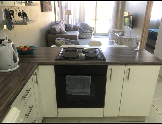 1.5 BEDROOM FLAT FOR SALE IN ILLOVO BEACH